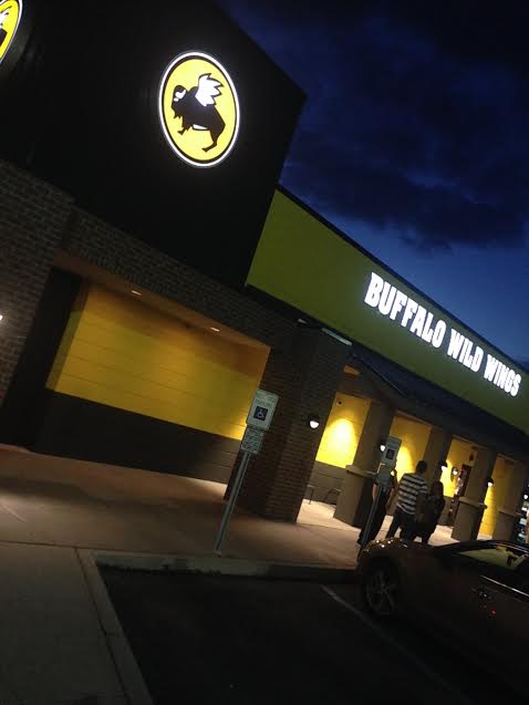 View from outside of the main entrance to the Buffalo Wild Wings in Woodbridge, open
Mon-Thurs: 11AM to 1AM
Fri-Sat: 11AM to 2AM
Sun: 11AM to 12AM