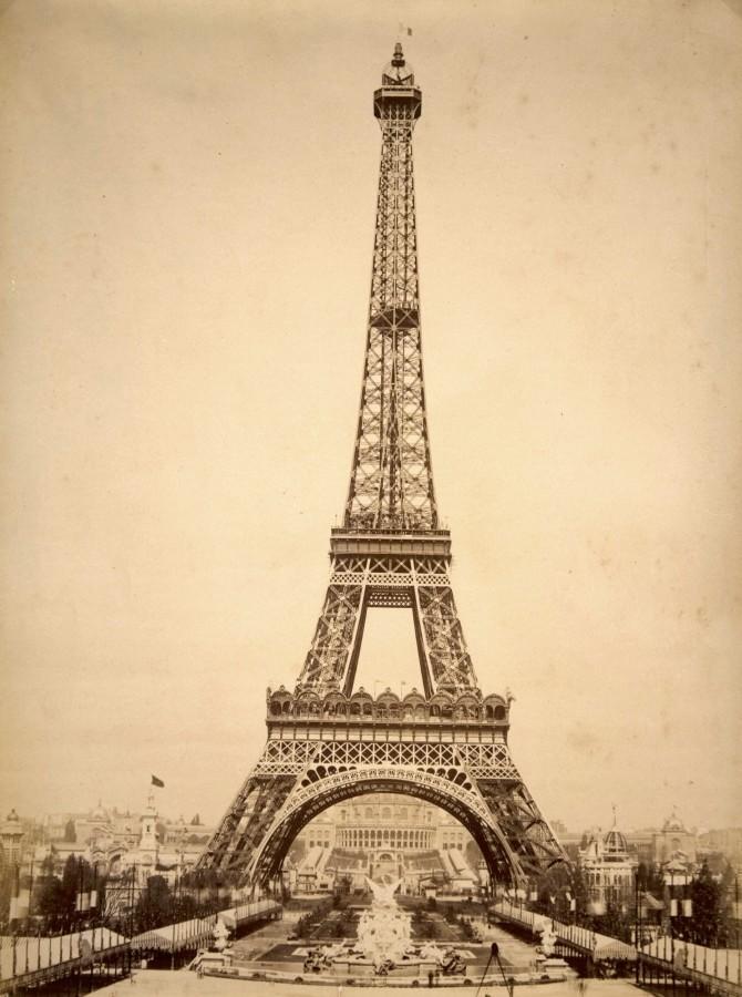 Eiffel_Tower_during_1889_Exposition