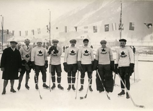 IJshockeyteam tijdens Olympische Winterspelen. Chamonix, 1924.