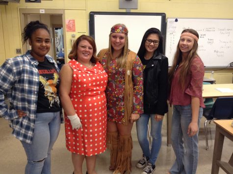 Dressed for for throwback Thursday, Journalism students Sarah Soos, Mia Banks, Christine Silvana and Frankie Brock pose with Journalism teacher Mrs. Allen