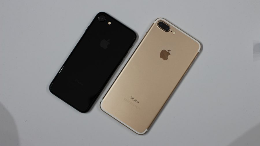 Showing off the new jet-black color and dual camera system, the iPhone 7 (left) and iPhone 7 Plus (right) serve to intrigue loyal Apple customers.