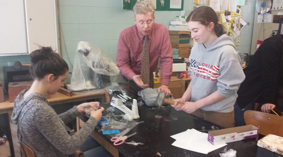 Inside+room+126%2C+Mr.Danch+helps+students+Lauren+Wright+and+Casey+Mulrooney+with+their+experiment.%0A