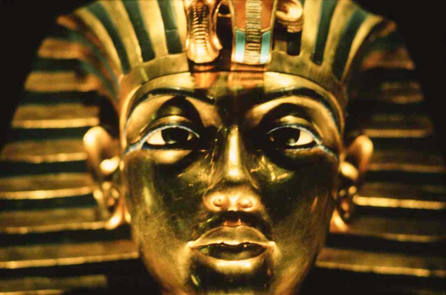 Archaeologist opens tomb of King Tut