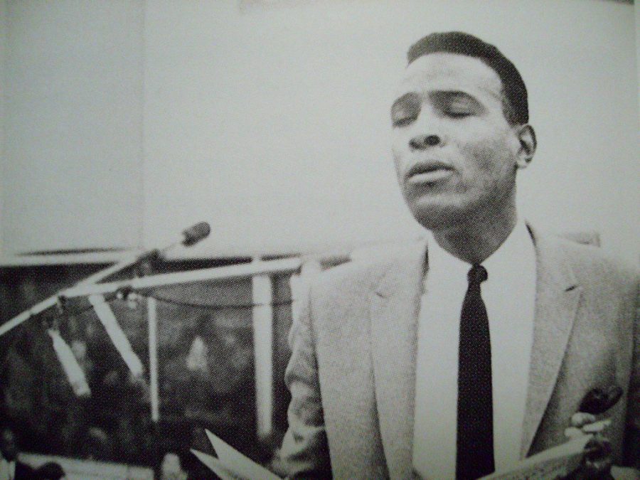 Passionately+singing+his+song%2C+Marvin+Gaye+conveys+emotion.+
