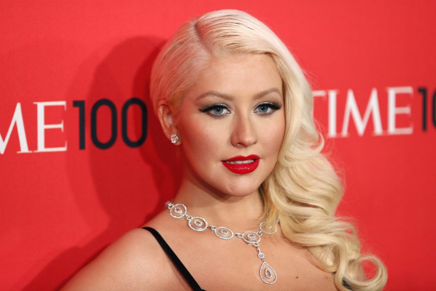 Posing+on+the+red+carpet%2C+Christina+Aguilera%2C+cant+wait+for+the+event.