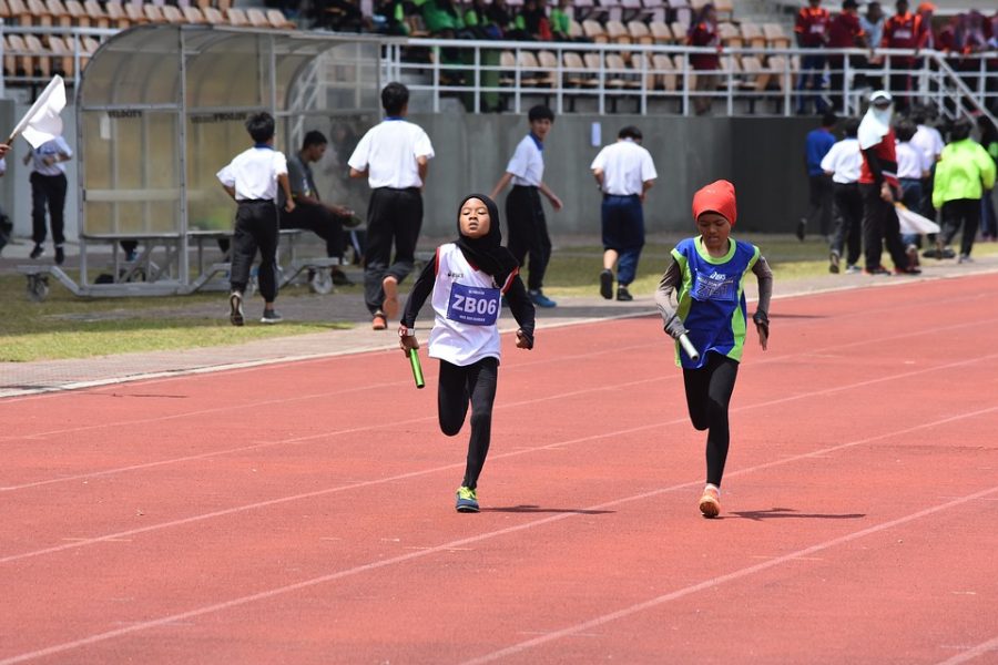 Being fully covered a Muslim athlete battles to finish her relay