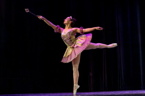 Senior dancer Jacqueline Poznanski preforms the sugar plum fairy in the Nutcracker. 
