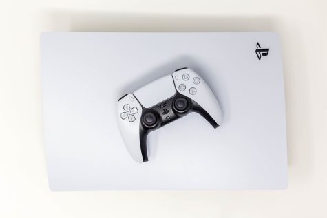 Pictured is the PlayStation 5 in white. It includes one controller for game play. 