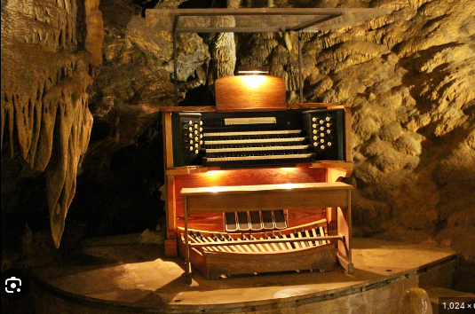 The largest playable instrument in the world is the Great Stalacpipe Organ