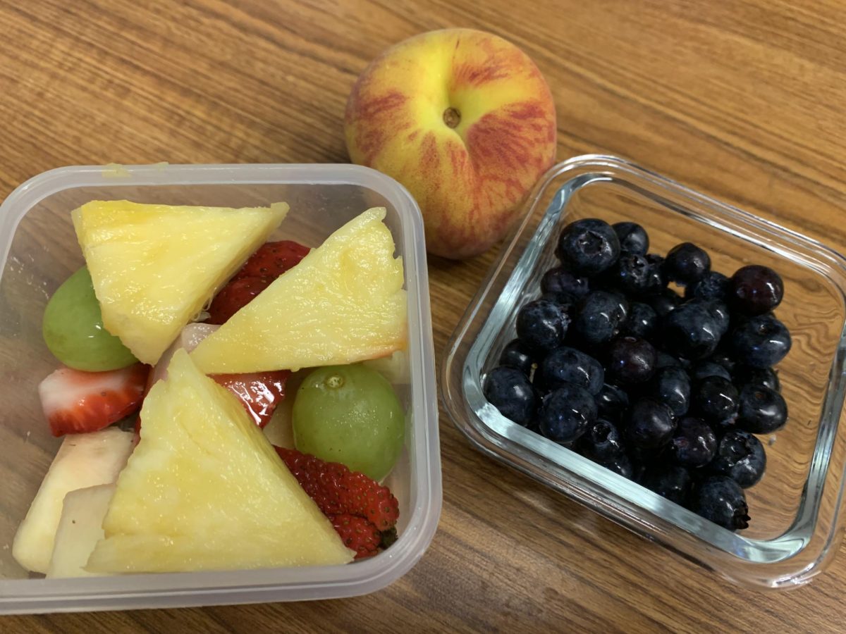 Eating fruit for breakfast has a number of advantages. It boosts your metabolism, stimulates your digestive track, and increases the rate of detox.