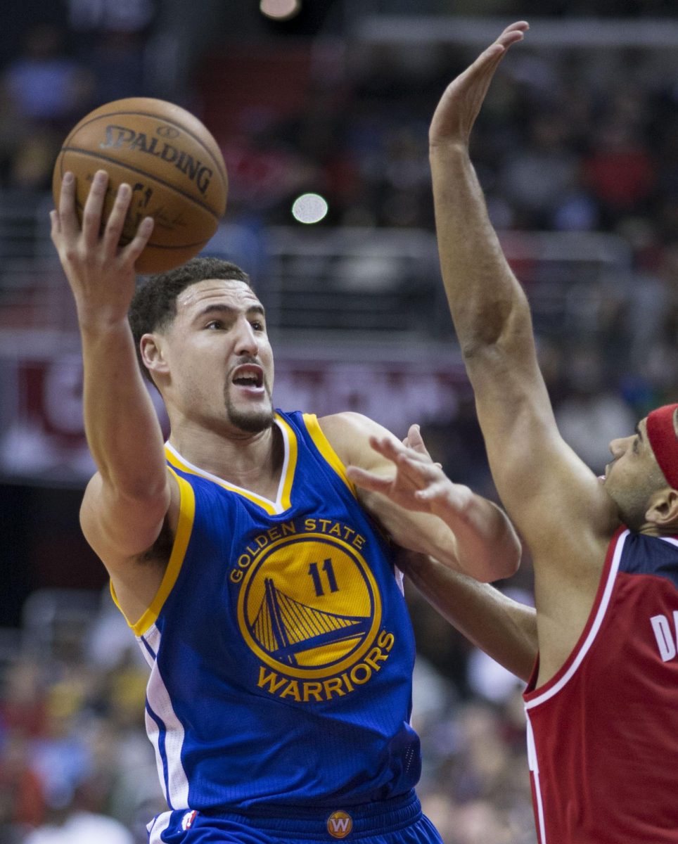 Klay_Thompson_vs._Jared_Dudley_(cropped)