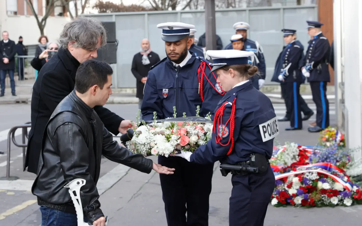 12 people die in shooting at "Charlie Hebdo" offices