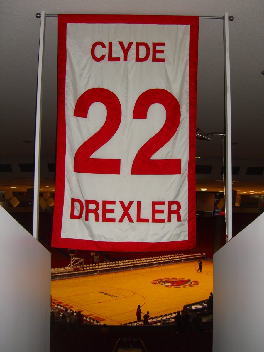 Clyde_Drexler_UH_retired_number