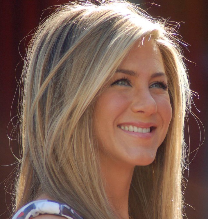 A painting by her was displayed at the Metropolitan Museum of Art when she was 11. She turned down Saturday Night Live for the role in Friends. 