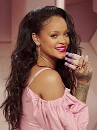 Her full name is Robyn Rihanna Fenty, with "Rihanna" being her middle name. 