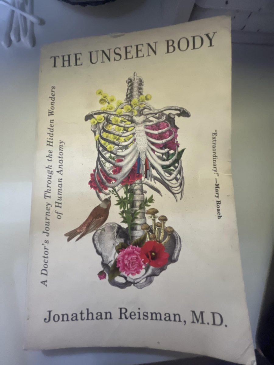 A softcover copy of The Unseen Body by Jonathan Reisman, and M.D. He created this book to give people a better understanding of the dynamics of the human body and how it works.
Photo via Flatiron Books under creative commons license.
