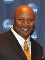 Jackson played both in the MLB and NFL. He is heavily regarded as one of the best athletes of all time. 